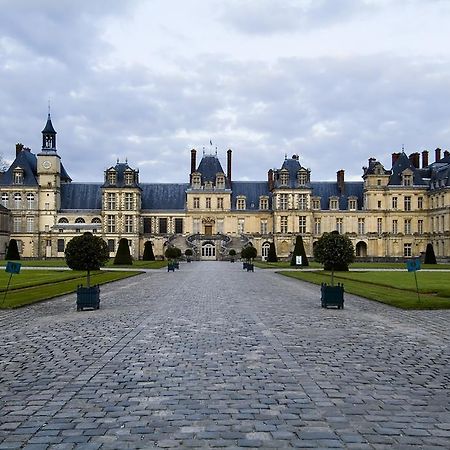 Hotel Restaurant Napoleon ฟงแตนโบล ภายนอก รูปภาพ