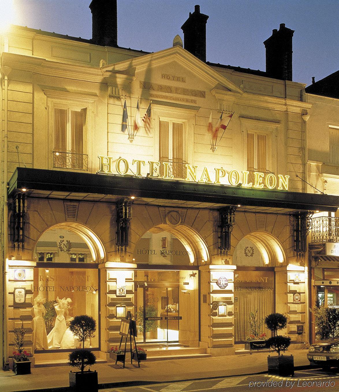 Hotel Restaurant Napoleon ฟงแตนโบล ภายนอก รูปภาพ