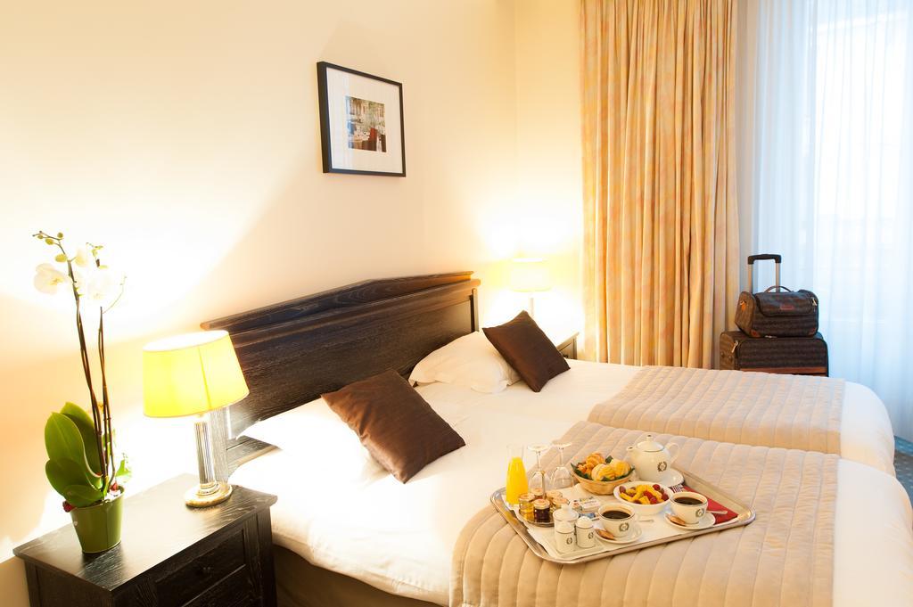 Hotel Restaurant Napoleon ฟงแตนโบล ภายนอก รูปภาพ