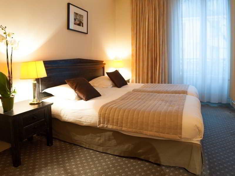 Hotel Restaurant Napoleon ฟงแตนโบล ภายนอก รูปภาพ
