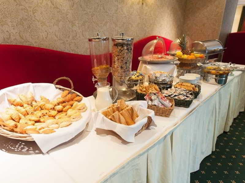 Hotel Restaurant Napoleon ฟงแตนโบล ภายนอก รูปภาพ