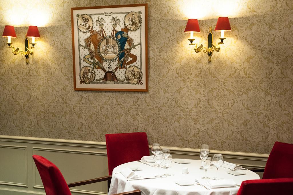 Hotel Restaurant Napoleon ฟงแตนโบล ภายนอก รูปภาพ