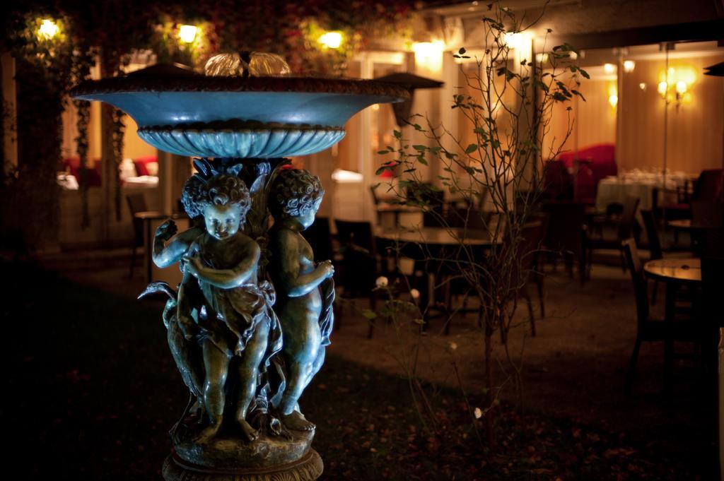Hotel Restaurant Napoleon ฟงแตนโบล ภายนอก รูปภาพ