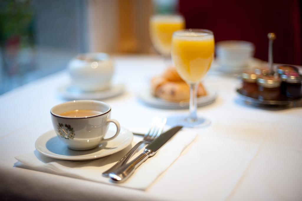 Hotel Restaurant Napoleon ฟงแตนโบล ภายนอก รูปภาพ