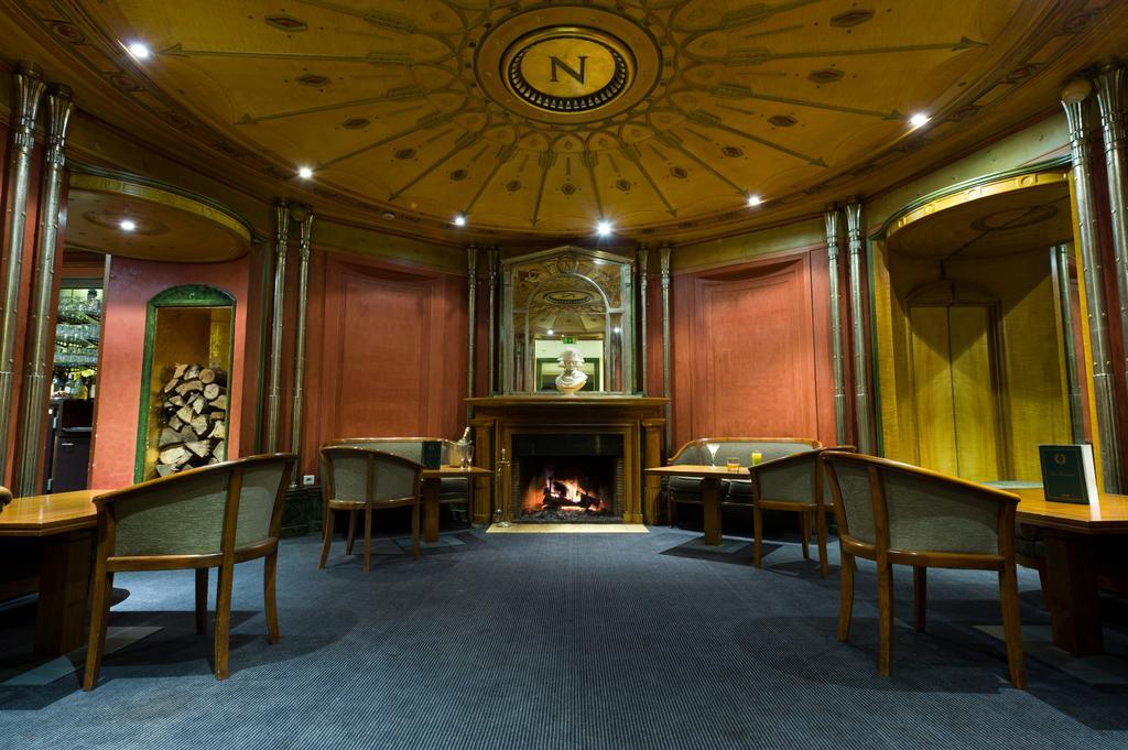 Hotel Restaurant Napoleon ฟงแตนโบล ภายนอก รูปภาพ
