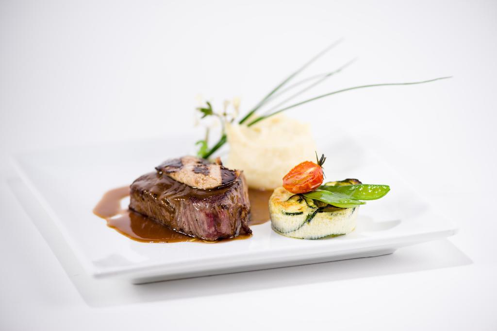 Hotel Restaurant Napoleon ฟงแตนโบล ภายนอก รูปภาพ