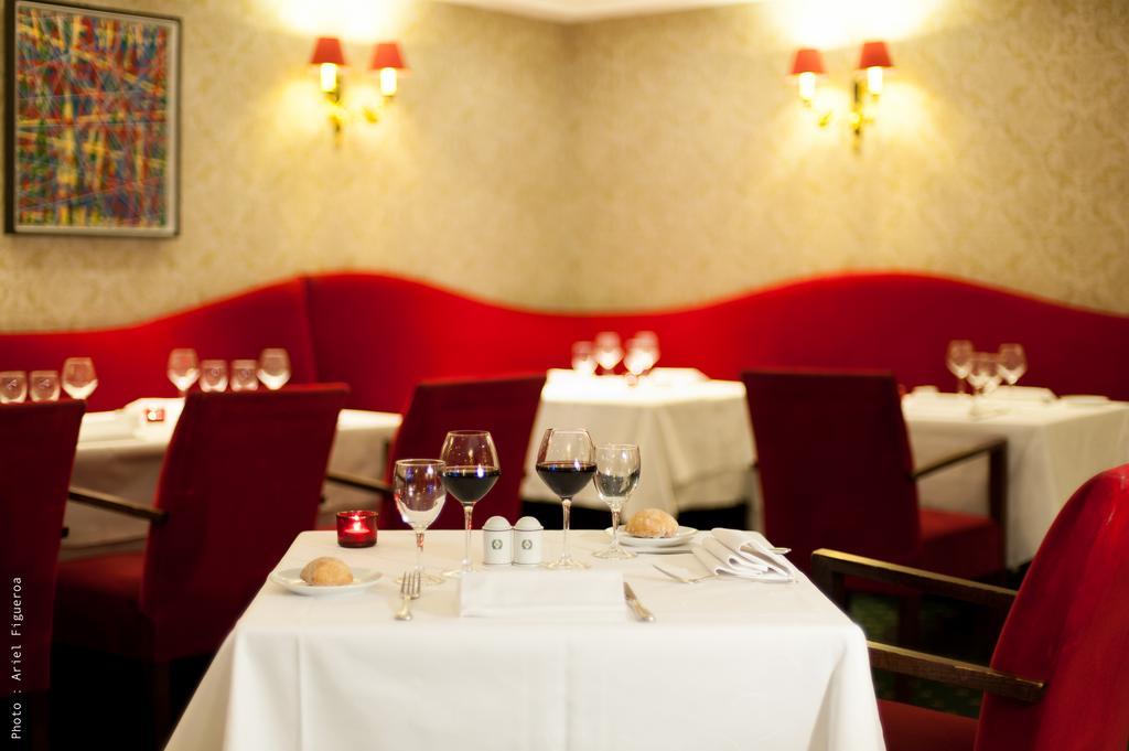 Hotel Restaurant Napoleon ฟงแตนโบล ภายนอก รูปภาพ