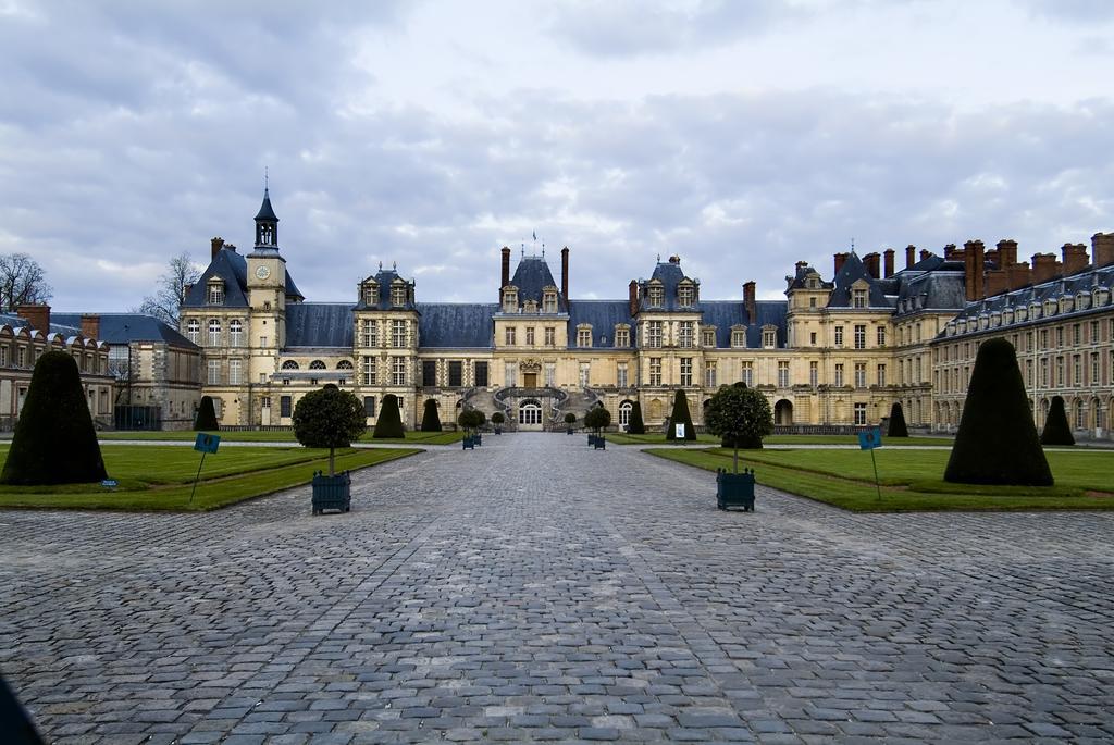 Hotel Restaurant Napoleon ฟงแตนโบล ภายนอก รูปภาพ
